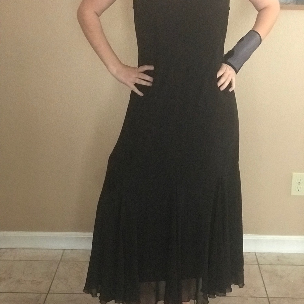 Dress - Picture 3 of 8